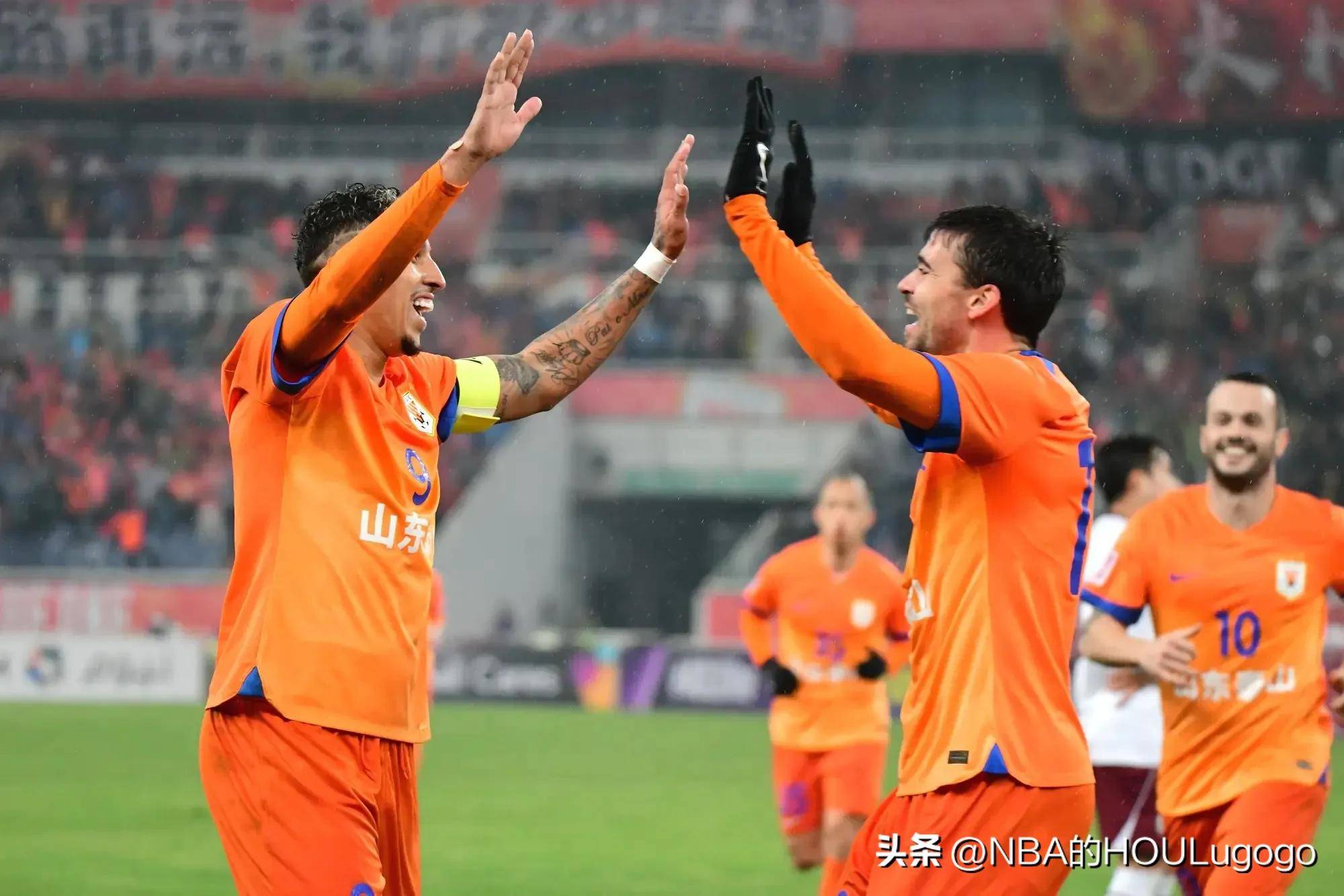 劲爆厮杀！球队间争夺领先地位，拼尽全力的简单介绍